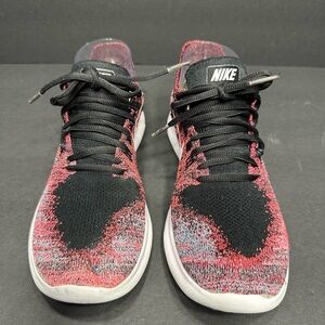 Nike Black and Pink Knit Sneakers size 8 pre owned Exellent condition